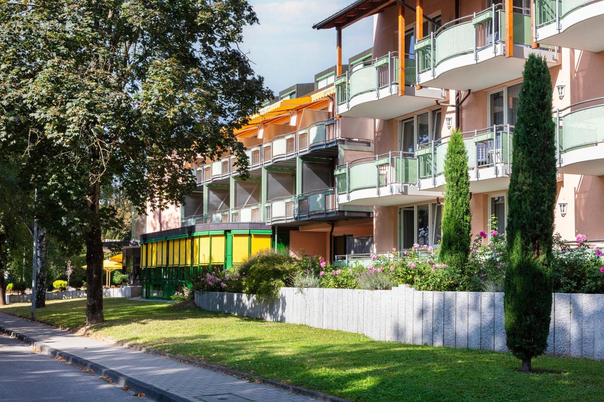 Parkhotel An Der Therme Bad Krozingen Bagian luar foto